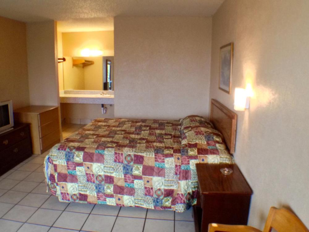 Deluxe Room - Non-Smoking interior